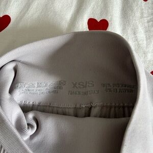 ribbed light grey SOC leggings. barely worn. size extra small/small.